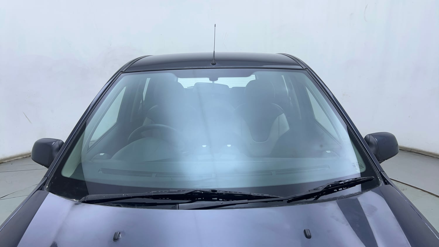Used 2011 Ford Figo Duratec Petrol Titanium 1.2 Petrol Manual exterior FRONT WINDSHIELD VIEW