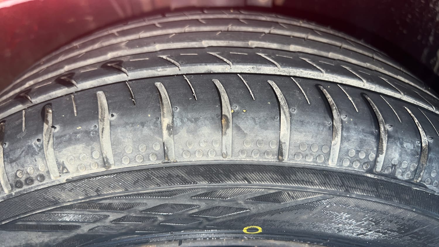 Used 2014 Volkswagen Polo Comfortline 1.2L (P) Petrol Manual tyres RIGHT FRONT TYRE TREAD VIEW