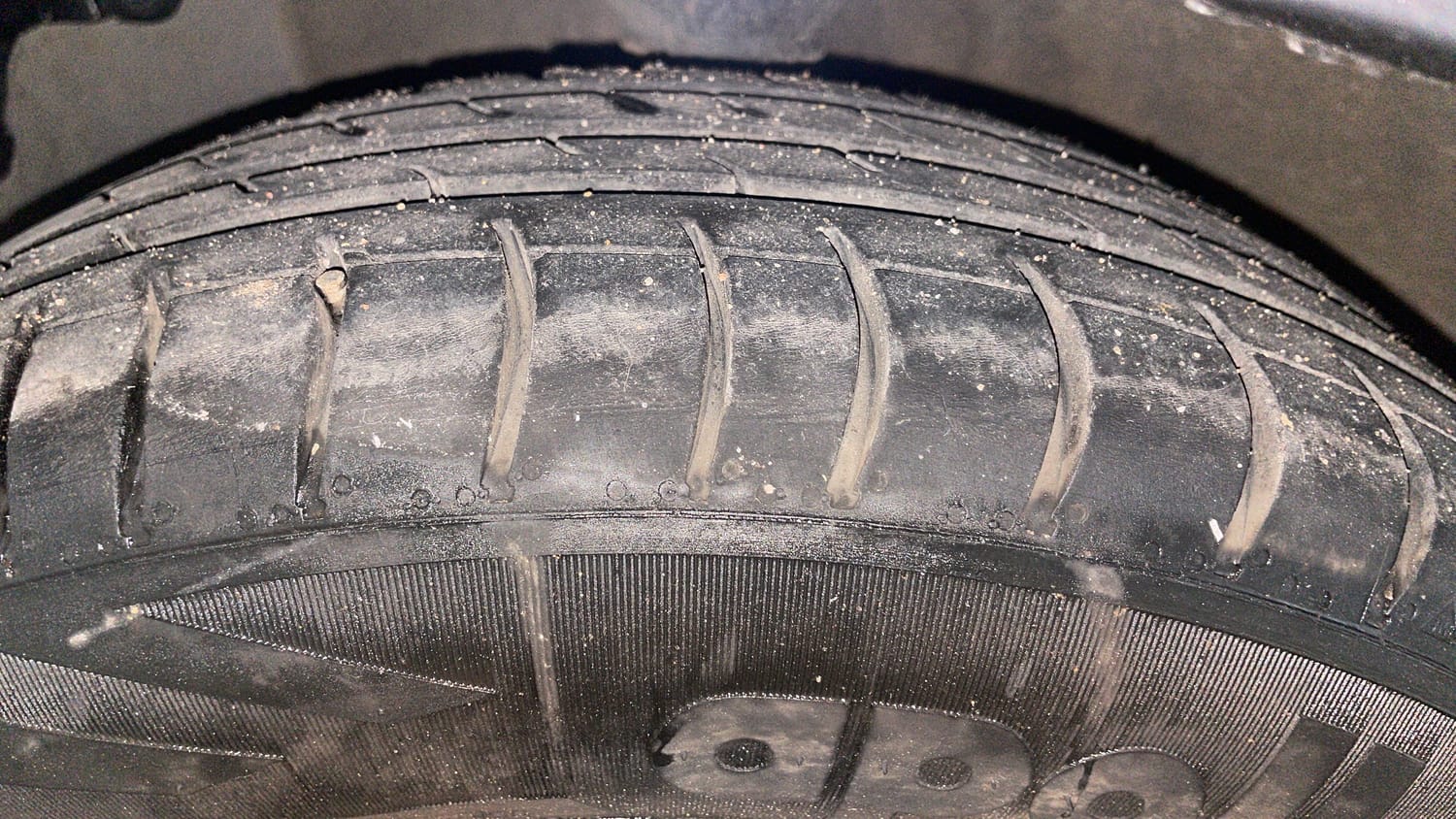 Used 2016 Hyundai Eon Magna + Petrol Manual tyres LEFT FRONT TYRE TREAD VIEW
