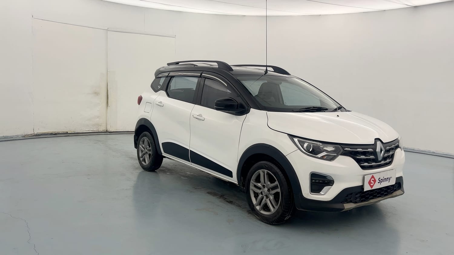 Used 2023 Renault Triber RXZ Dual Tone Petrol Manual exterior RIGHT FRONT CORNER VIEW