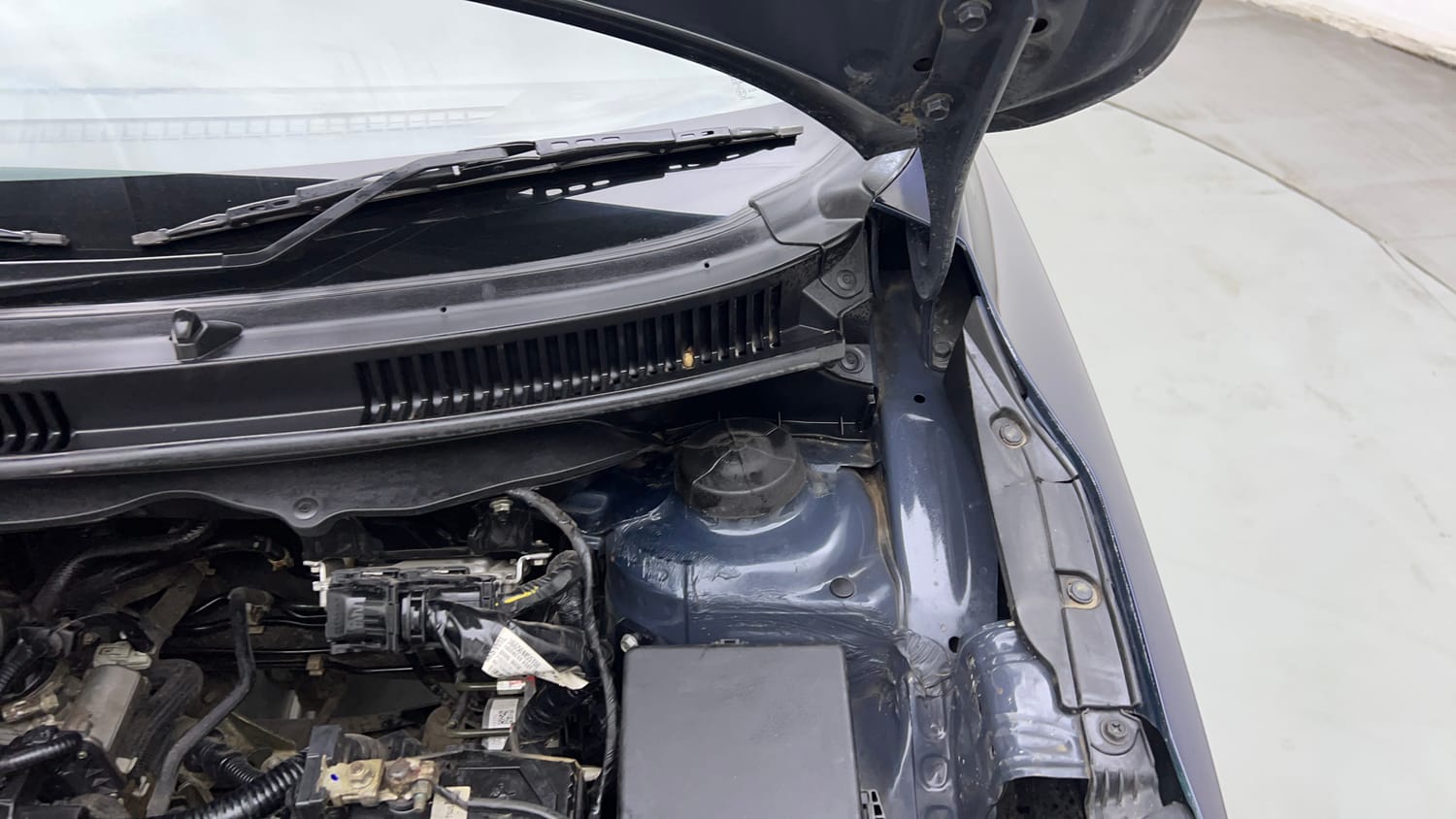 Used 2025 Maruti Suzuki Baleno Sigma MT Petrol Manual engine ENGINE LEFT SIDE HINGE & APRON VIEW