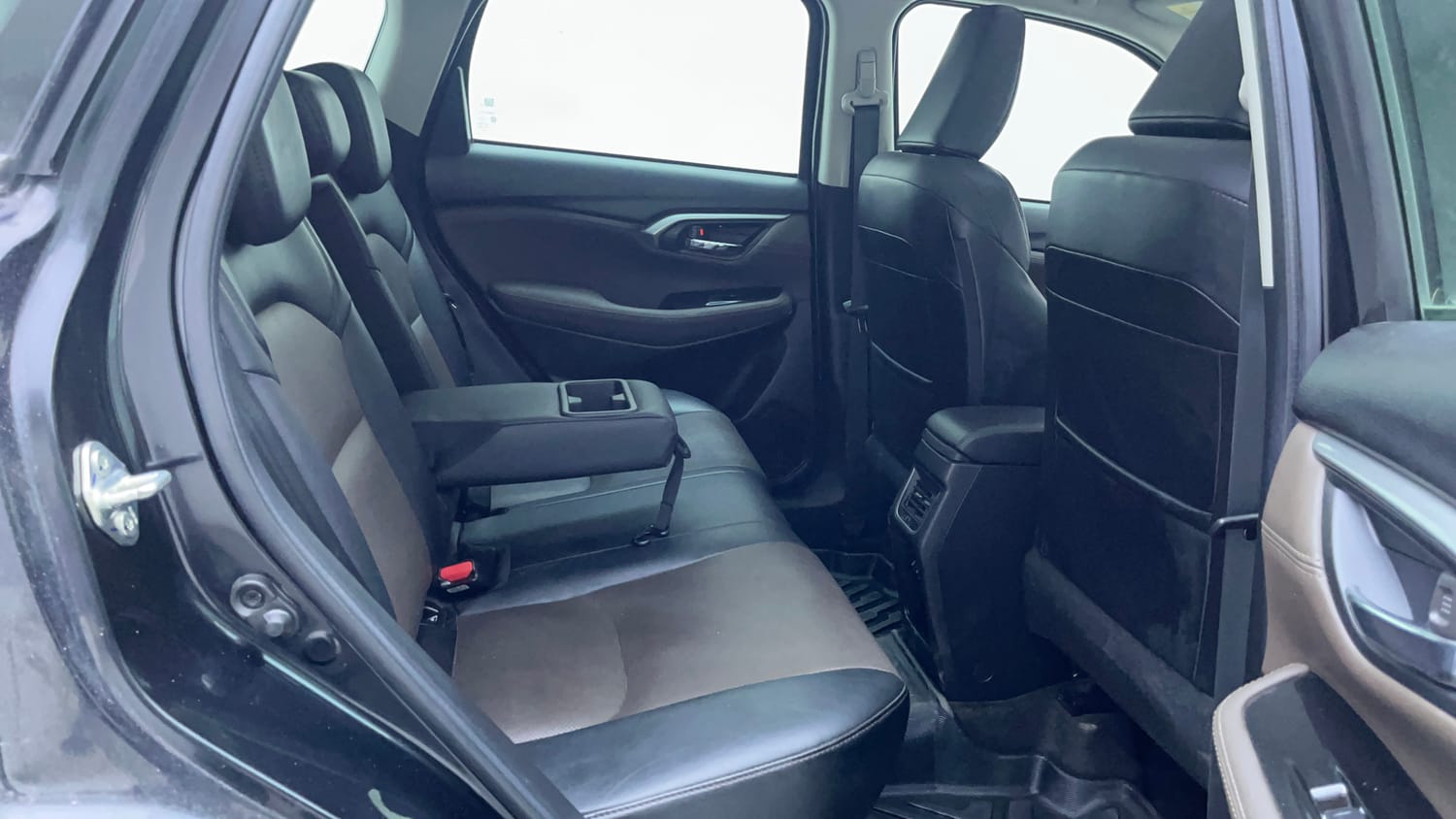Used 2023 Toyota Urban Cruiser Hyryder V Hybrid Hybrid Automatic interior RIGHT SIDE REAR DOOR CABIN VIEW