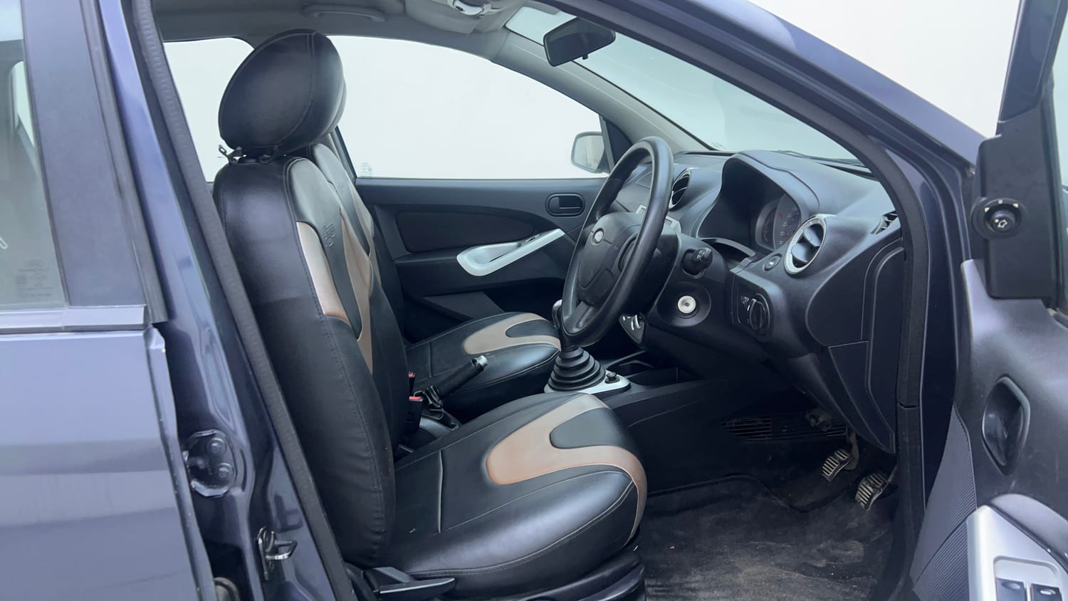 Used 2011 Ford Figo Duratec Petrol Titanium 1.2 Petrol Manual interior RIGHT SIDE FRONT DOOR CABIN VIEW
