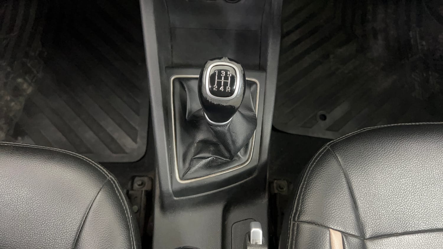 Used 2015 Hyundai Elite i20 Sportz 1.2 Petrol Manual interior GEAR  KNOB VIEW