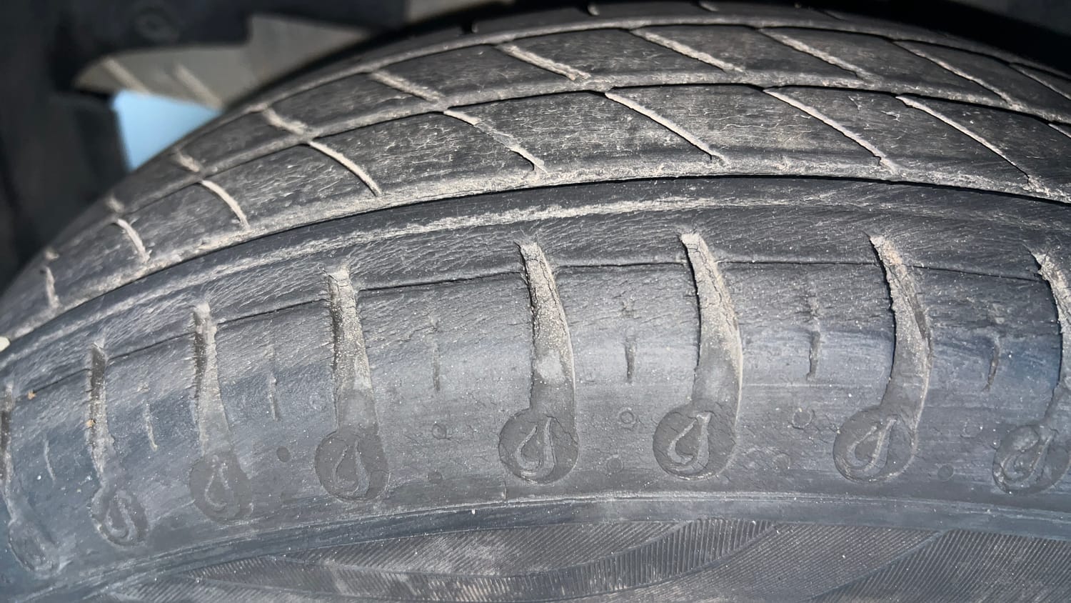 Used 2021 Renault Kwid RXT 1.0 (O) Petrol Manual tyres LEFT FRONT TYRE TREAD VIEW