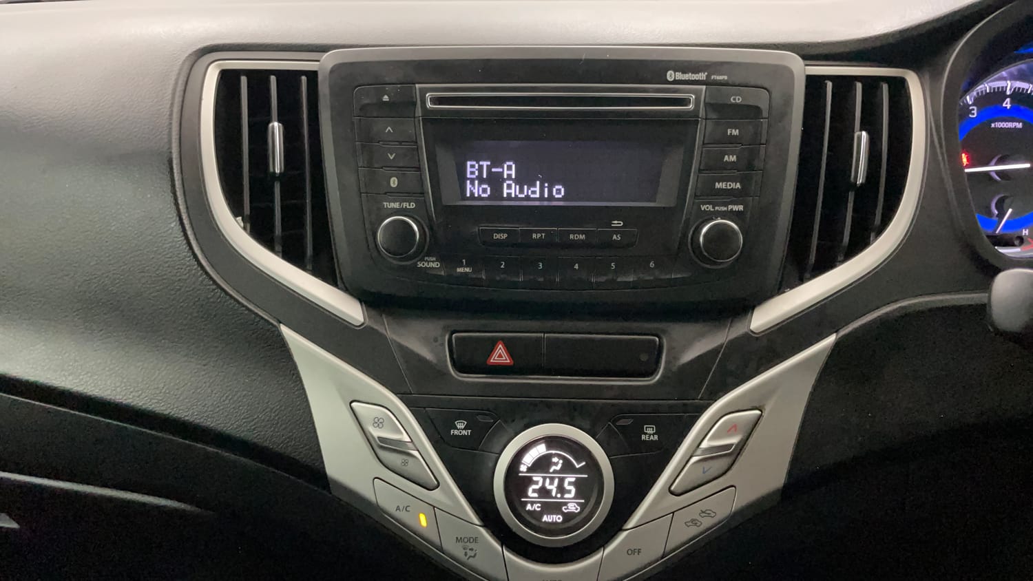 Used 2017 Maruti Suzuki Baleno Zeta 1.2 Petrol Manual top_features Integrated (in-dash) music system