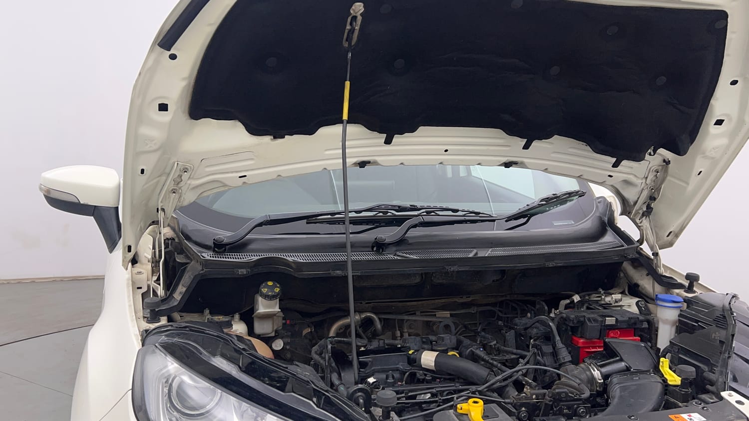 Used 2021 Ford EcoSport Titanium 1.5L Ti-VCT Petrol Manual engine ENGINE RIGHT SIDE HINGE & APRON VIEW