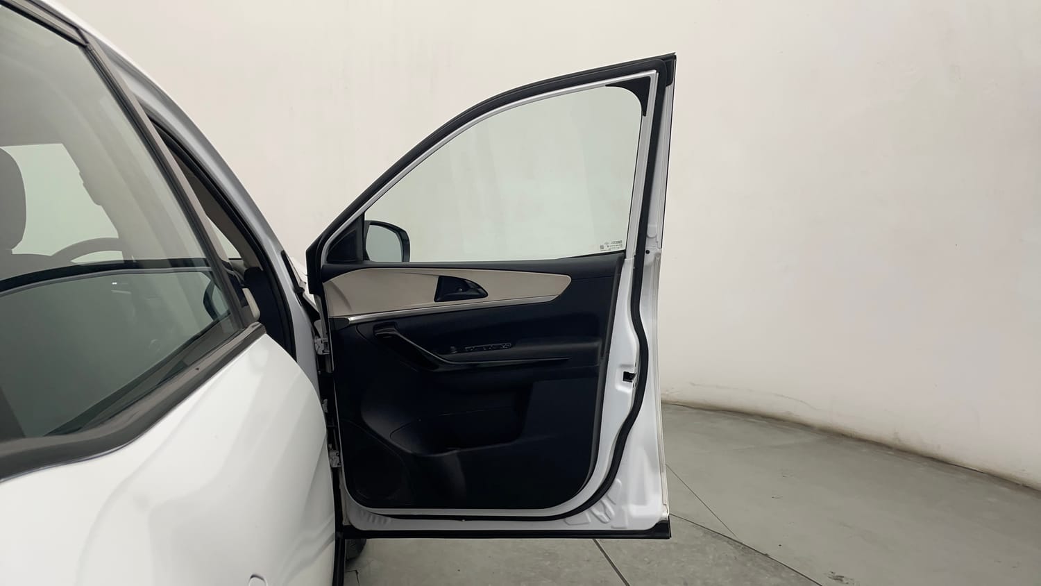 Used 2023 Mahindra XUV700 AX 5 Petrol AT 5 STR Petrol Automatic interior RIGHT FRONT DOOR OPEN VIEW