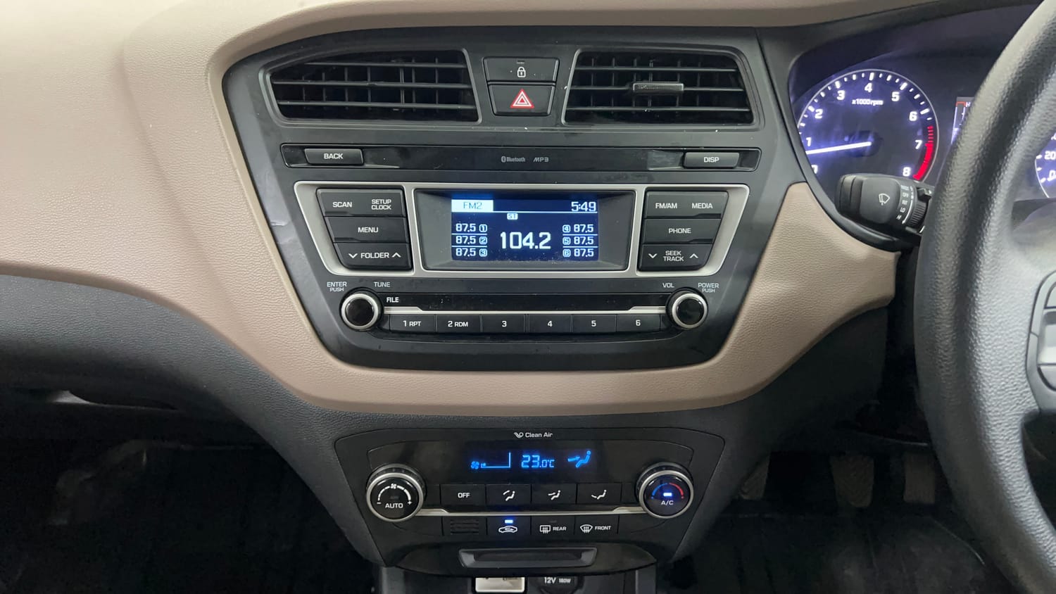 Used 2016 Hyundai Elite i20 Sportz 1.2 Petrol Manual interior MUSIC SYSTEM & AC CONTROL VIEW