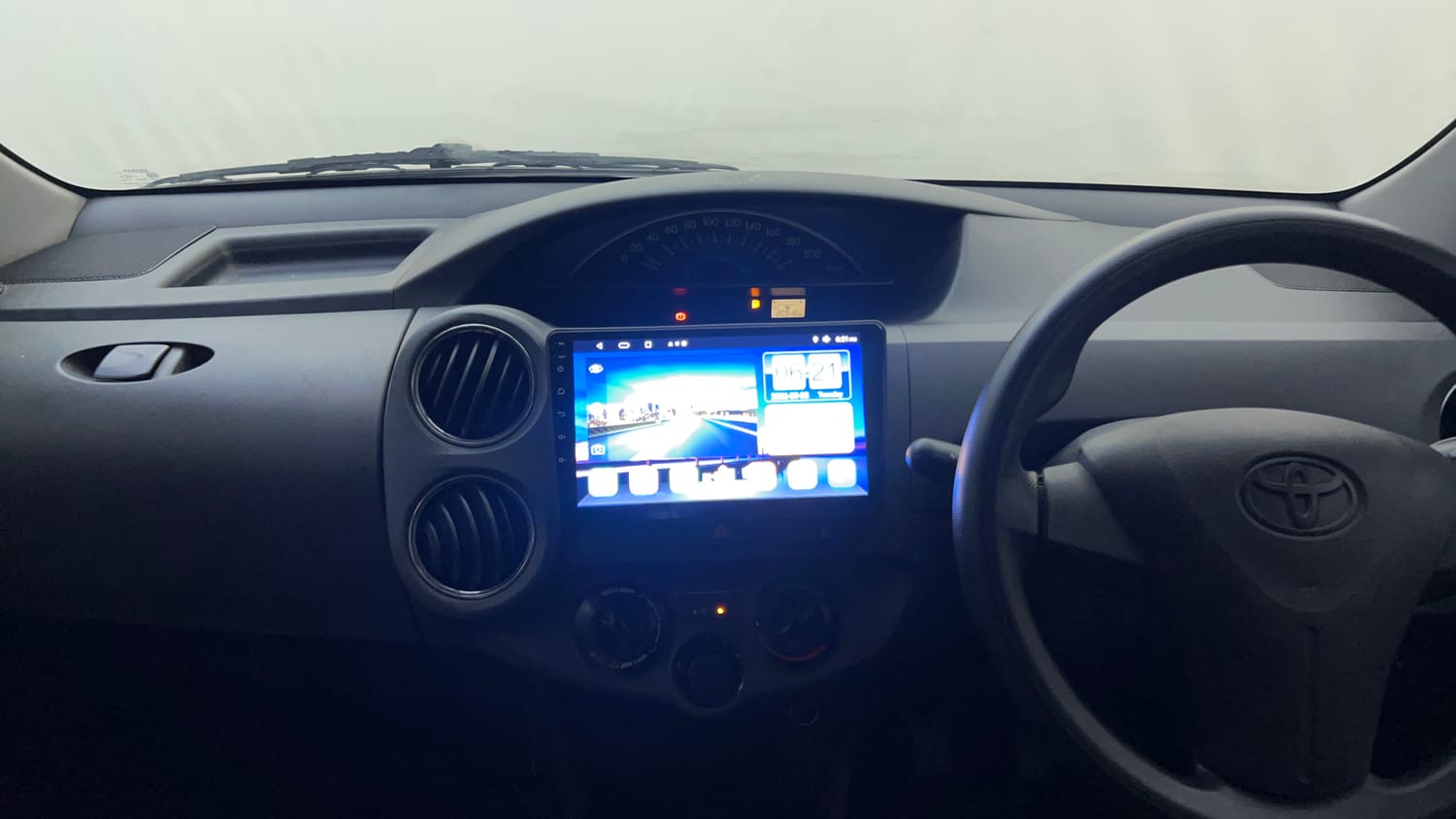 Used 2013 Toyota Etios G Petrol Manual interior MUSIC SYSTEM & AC CONTROL VIEW