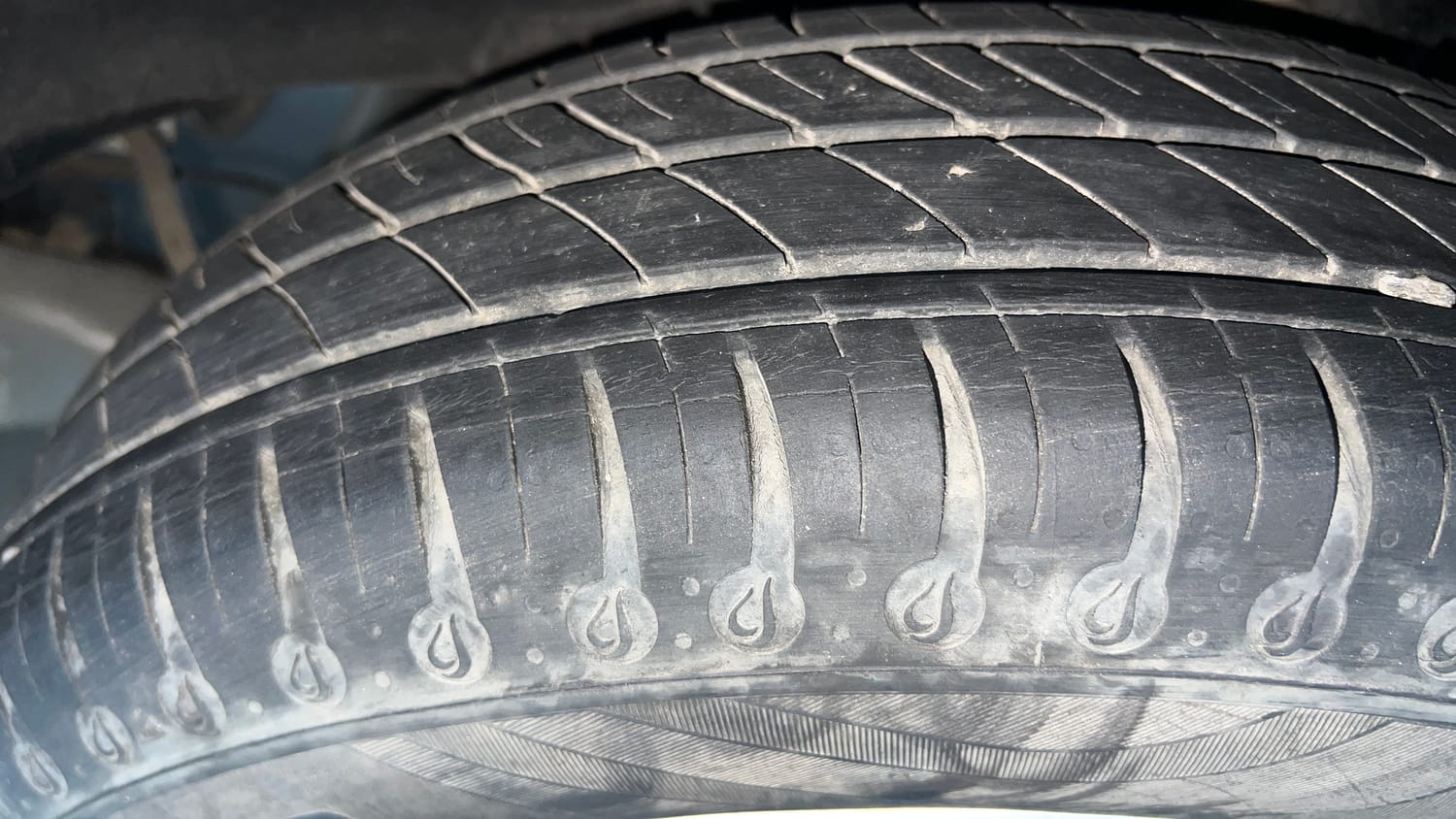 Used 2021 Renault Kwid RXT 1.0 (O) Petrol Manual tyres LEFT REAR TYRE TREAD VIEW