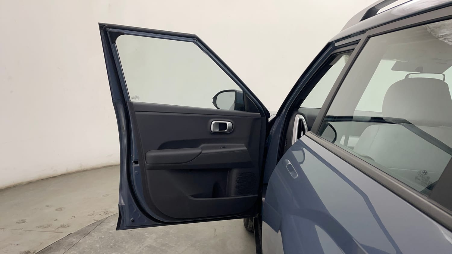 Used 2026 Hyundai Venue 1.2 Kappa Petrol MT HX 5+ Petrol Manual interior LEFT FRONT DOOR OPEN VIEW