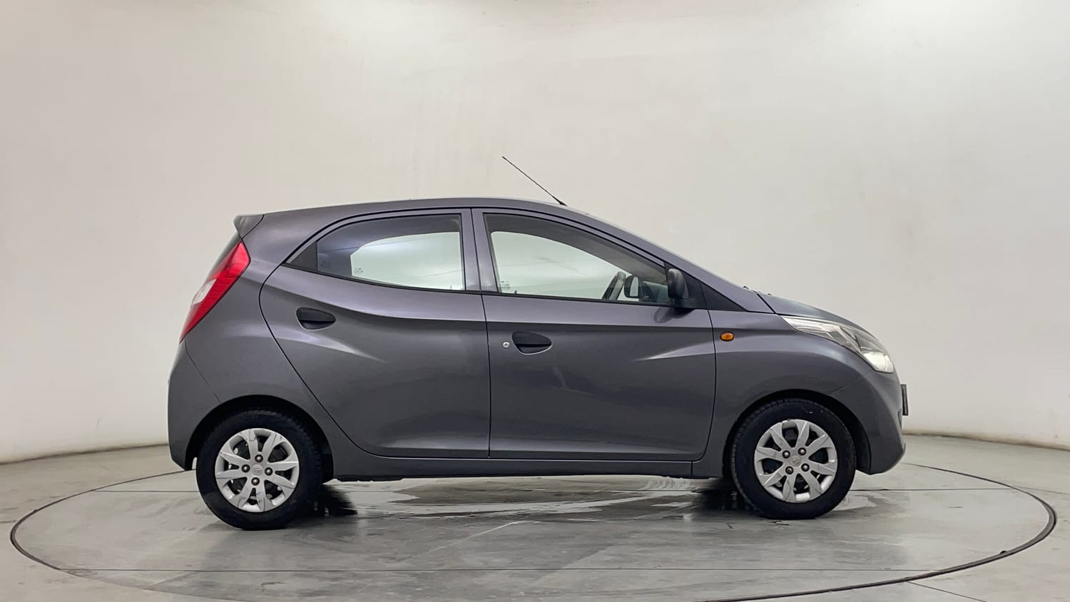 Used 2016 Hyundai Eon Magna + Petrol Manual exterior RIGHT SIDE VIEW