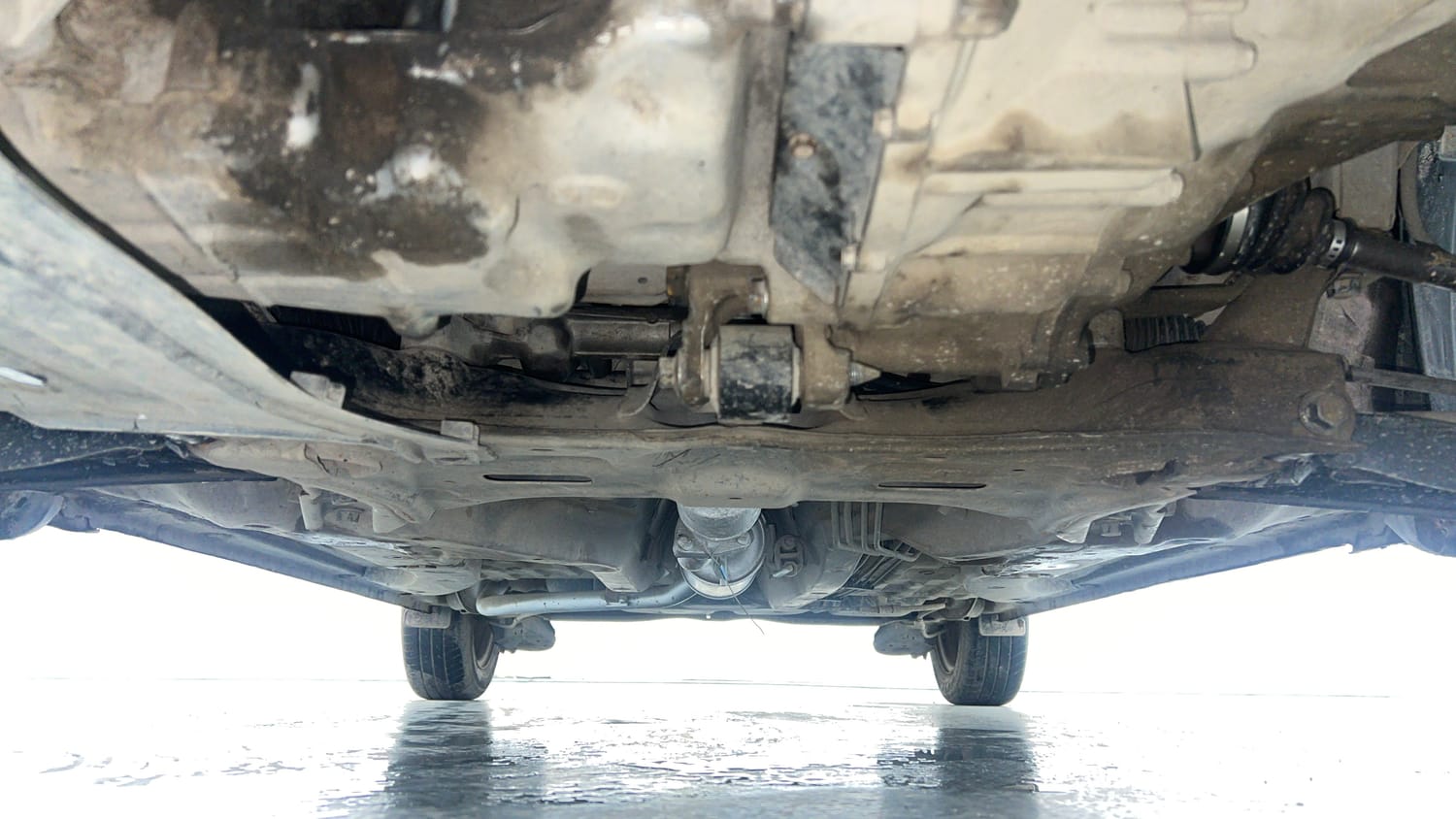 Used 2014 Honda Amaze 1.2 S i-VTEC Petrol Manual extra FRONT LEFT UNDERBODY VIEW