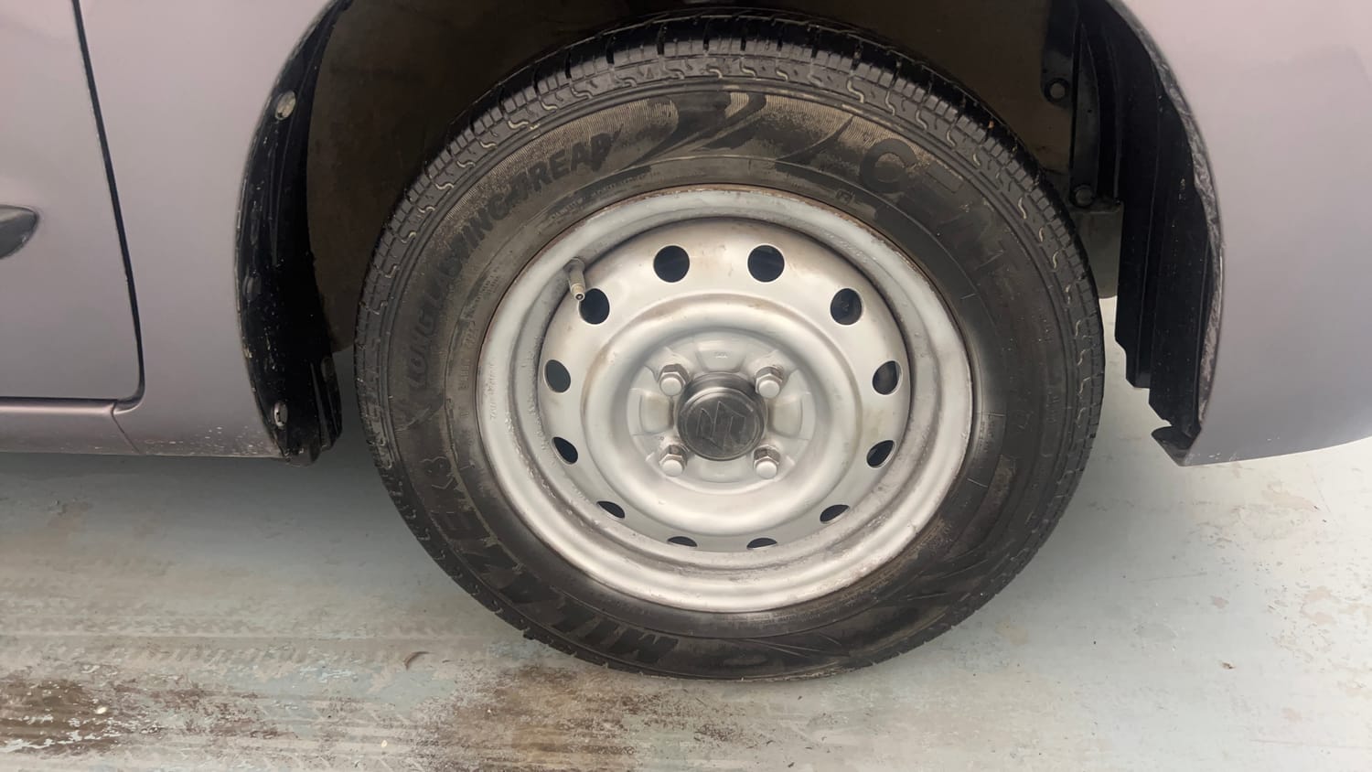 Used 2015 Maruti Suzuki Wagon R LXI Petrol Manual tyres RIGHT FRONT TYRE RIM VIEW