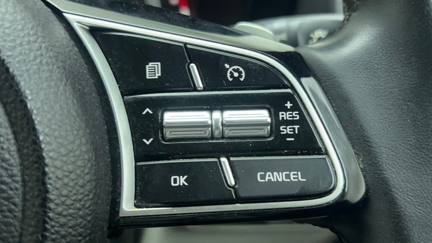 Used 2023 Kia Sonet HTX 1.0 DCT Petrol Automatic top_features Cruise control
