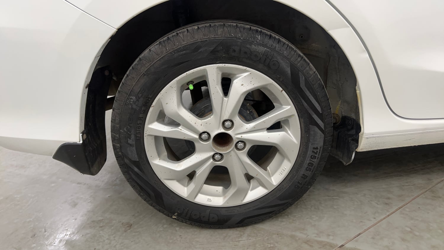 Used 2018 Honda Amaze 1.2 VX MT Petrol Petrol Manual tyres RIGHT REAR TYRE RIM VIEW