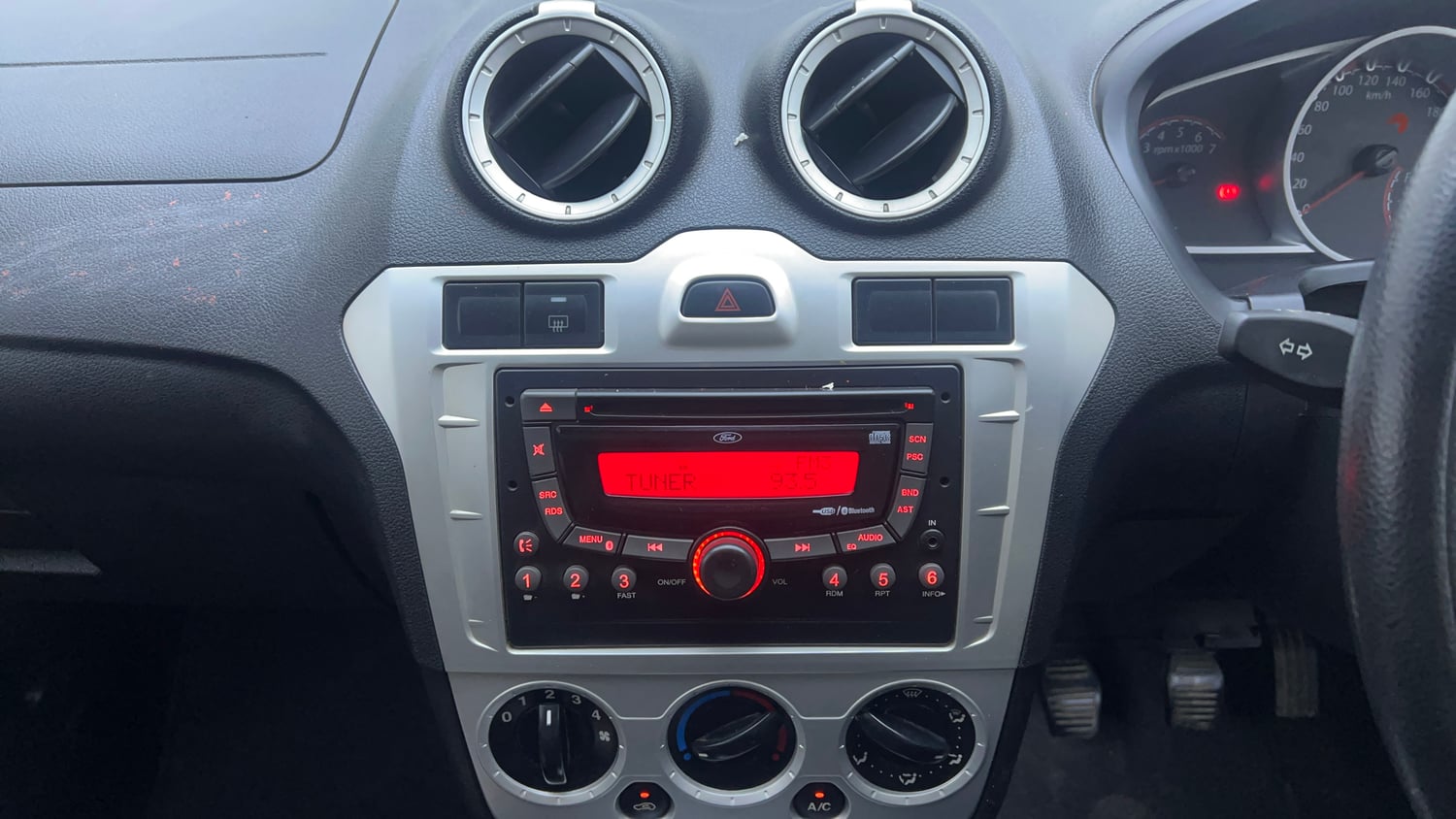 Used 2011 Ford Figo Duratec Petrol Titanium 1.2 Petrol Manual interior MUSIC SYSTEM & AC CONTROL VIEW
