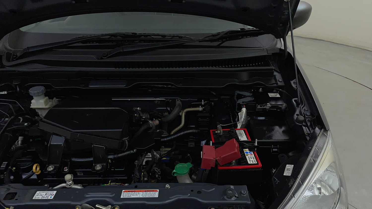 Used 2023 Maruti Suzuki Alto K10 VXi Petrol Manual engine ENGINE LEFT SIDE HINGE & APRON VIEW