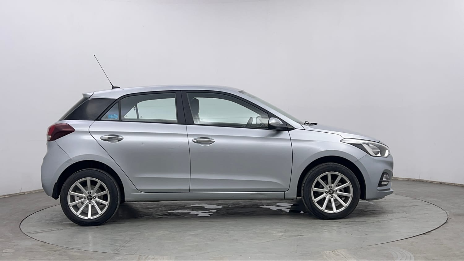 Used 2020 Hyundai Elite i20 Sportz Plus 1.2 Petrol Manual exterior RIGHT SIDE VIEW
