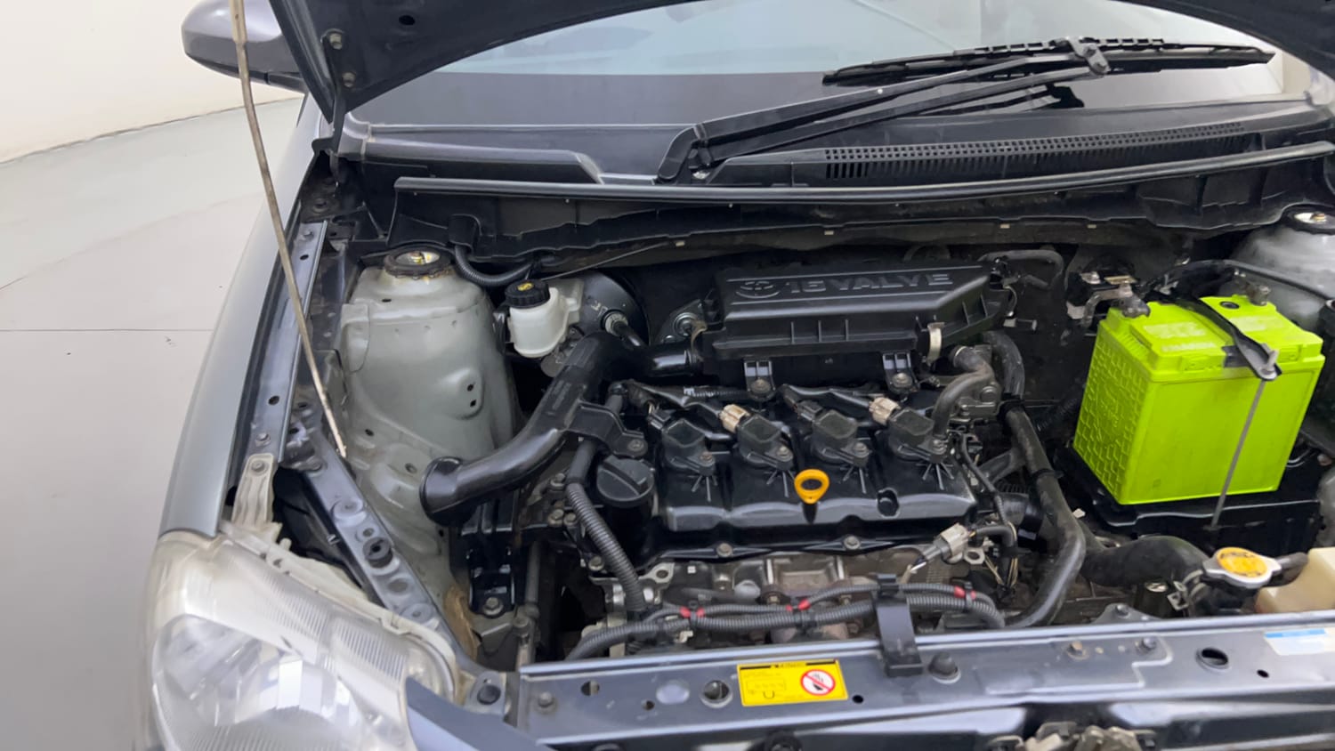 Used 2013 Toyota Etios G Petrol Manual engine ENGINE RIGHT SIDE HINGE & APRON VIEW