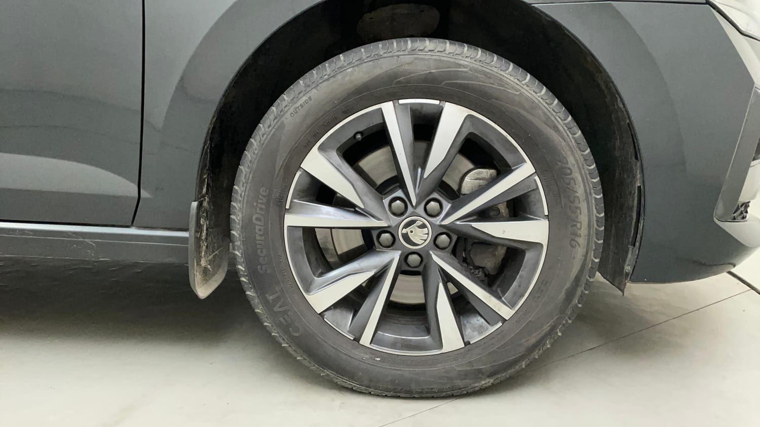 Used 2023 Skoda Slavia Style 1.5L TSI DSG Petrol Automatic tyres RIGHT FRONT TYRE RIM VIEW