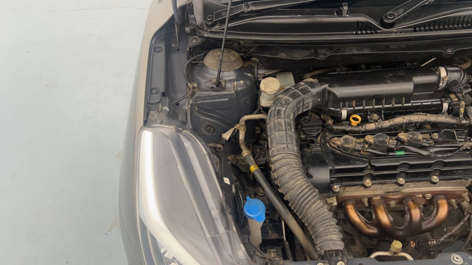 Used 2020 Maruti Suzuki Baleno Zeta Petrol Manual engine ENGINE RIGHT SIDE VIEW