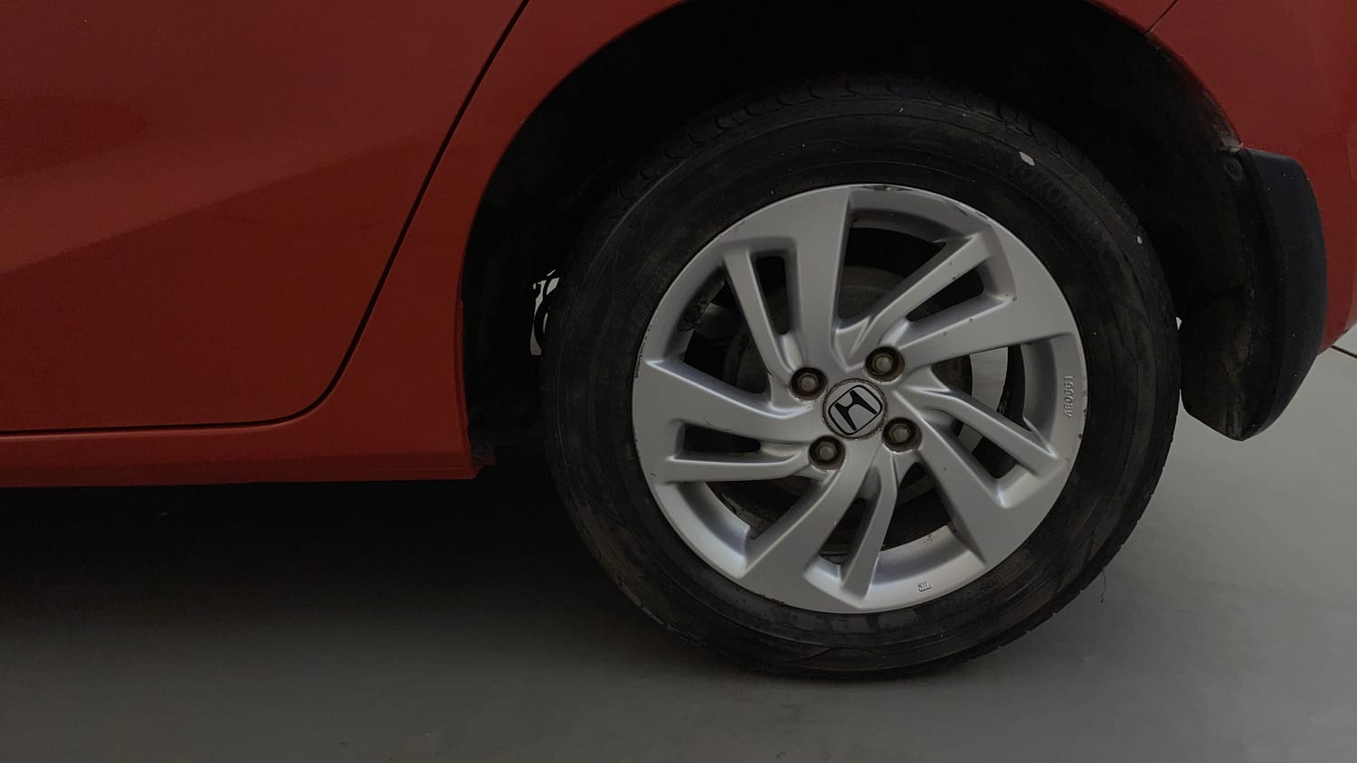 Used 2016 Honda Jazz V AT Petrol Petrol Automatic tyres LEFT REAR TYRE RIM VIEW