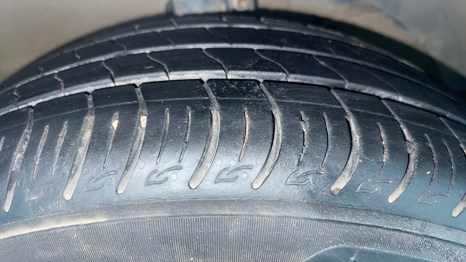 Used 2018 Maruti Suzuki Baleno Zeta 1.2 AT Petrol Automatic tyres RIGHT FRONT TYRE TREAD VIEW