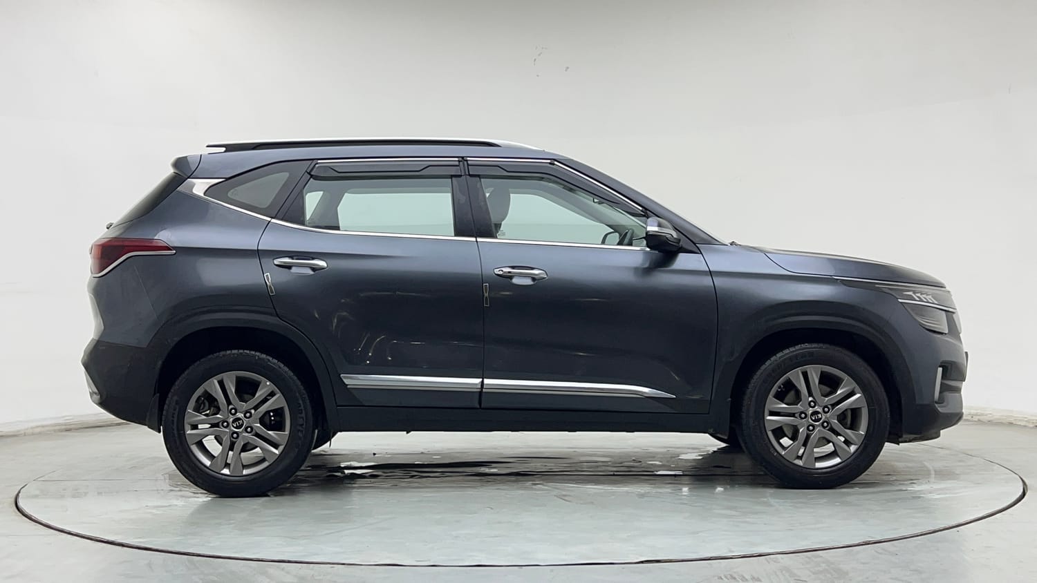 Used 2020 Kia Seltos HTX 1.5 Petrol Manual exterior RIGHT SIDE VIEW