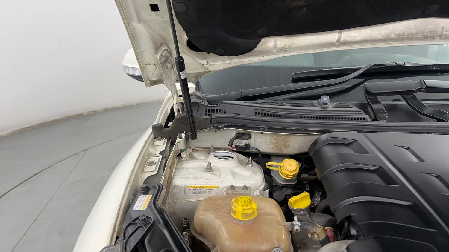 Used 2017 Mahindra XUV500 W10 Diesel Manual engine ENGINE RIGHT SIDE HINGE & APRON VIEW