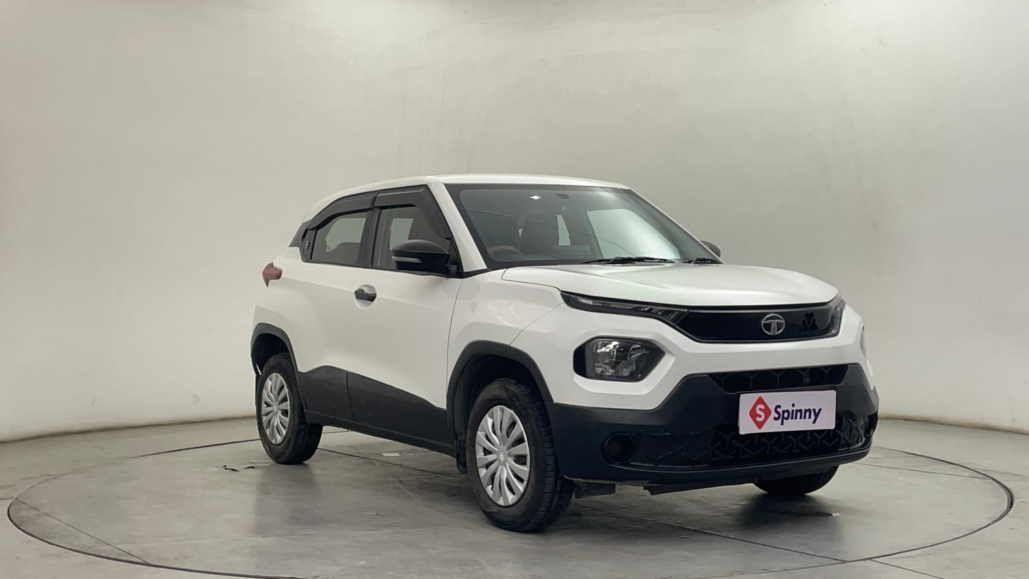 Used 2023 Tata Punch Pure MT Petrol Manual exterior RIGHT FRONT CORNER VIEW