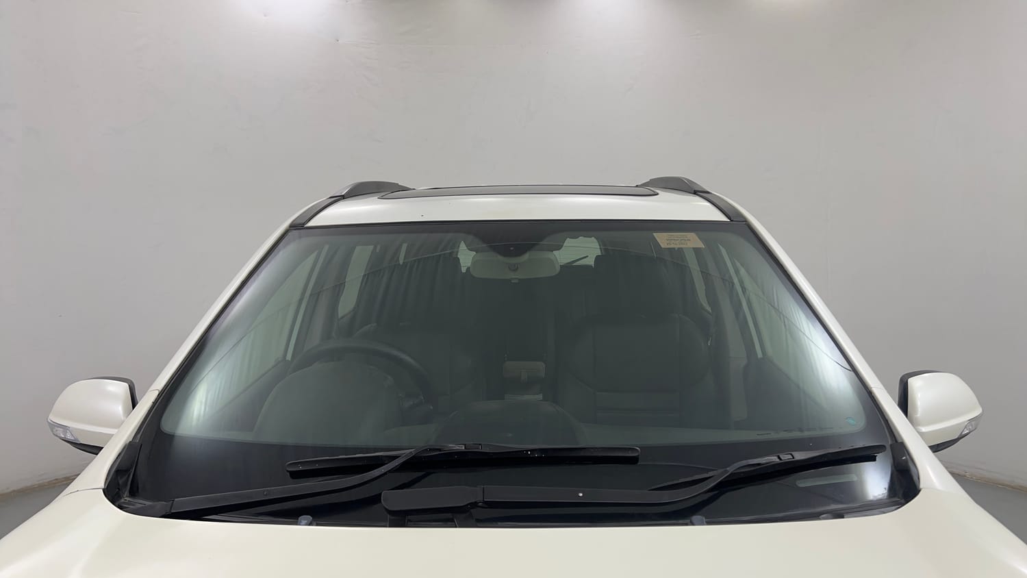 Used 2017 Mahindra XUV500 W10 Diesel Manual exterior FRONT WINDSHIELD VIEW
