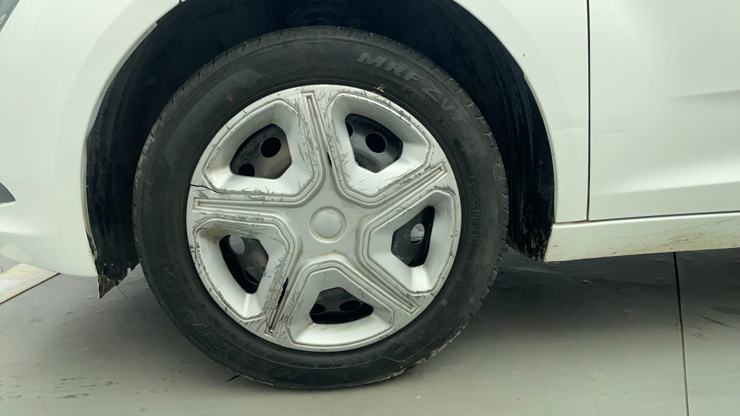 Used 2022 Tata Altroz XT Petrol Petrol Manual tyres LEFT FRONT TYRE RIM VIEW
