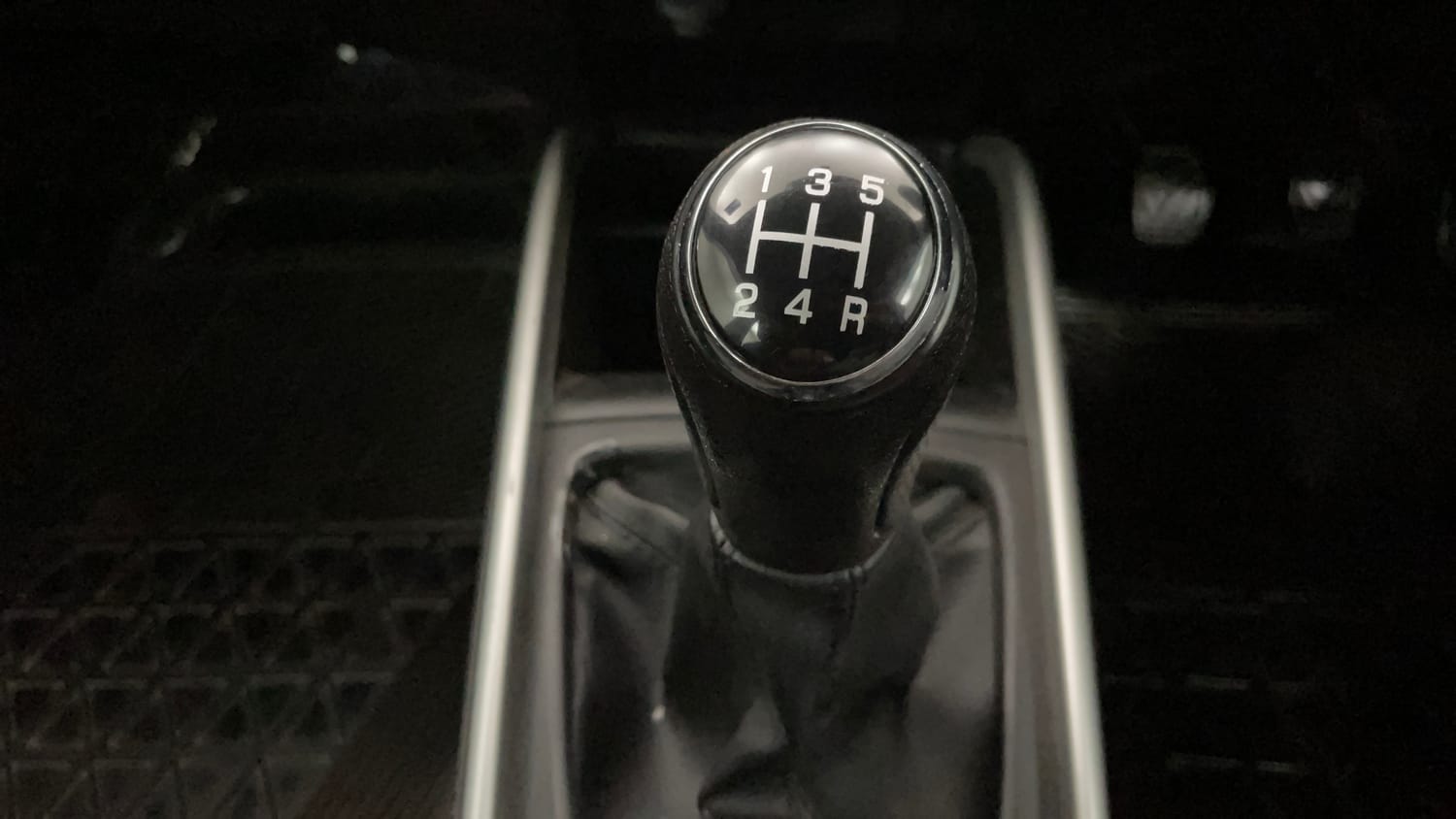 Used 2017 Maruti Suzuki Baleno Zeta 1.2 Petrol Manual interior GEAR  KNOB VIEW