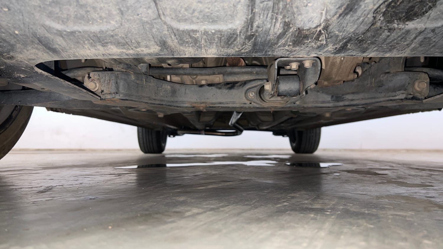 Used 2020 Hyundai Elite i20 Sportz Plus 1.2 Petrol Manual extra FRONT LEFT UNDERBODY VIEW