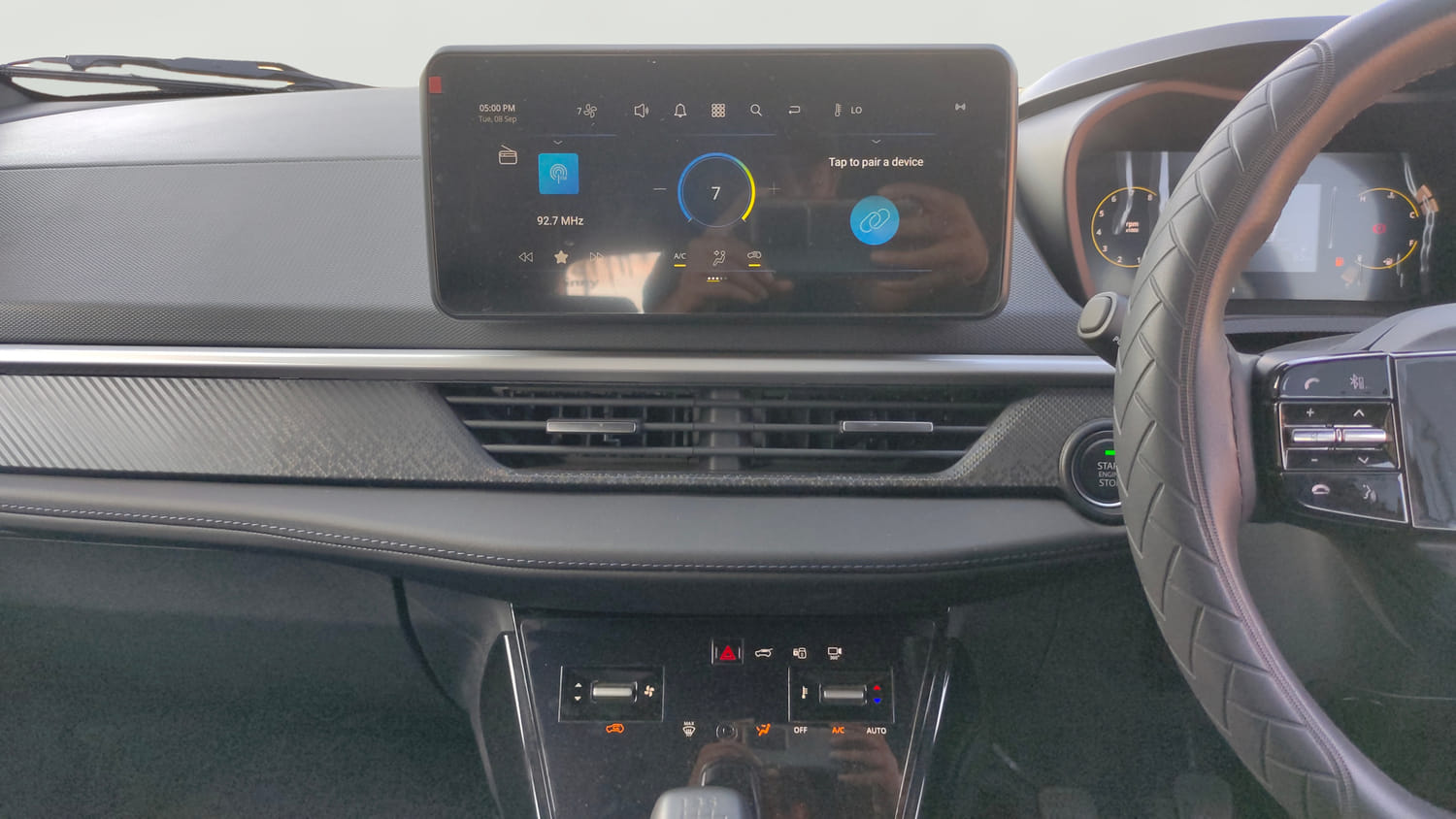 Used 2025 Tata Nexon Creative Plus (S) 1.2 Petrol 6MT Dark Edition Petrol Manual interior MUSIC SYSTEM & AC CONTROL VIEW