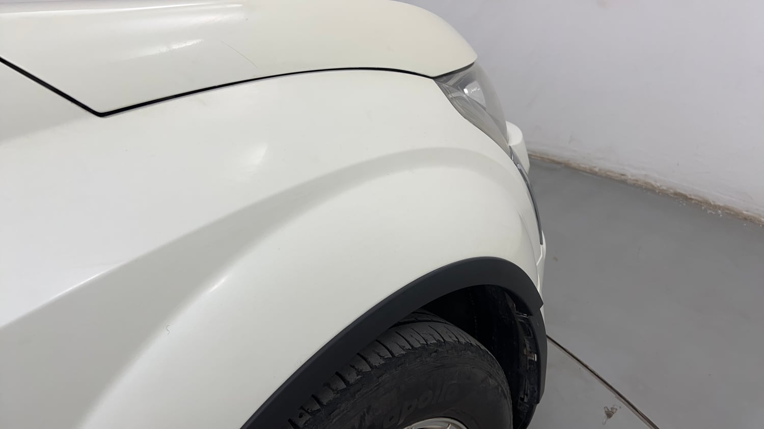 Used 2017 Mahindra XUV500 W10 Diesel Manual dents MINOR SCRATCH