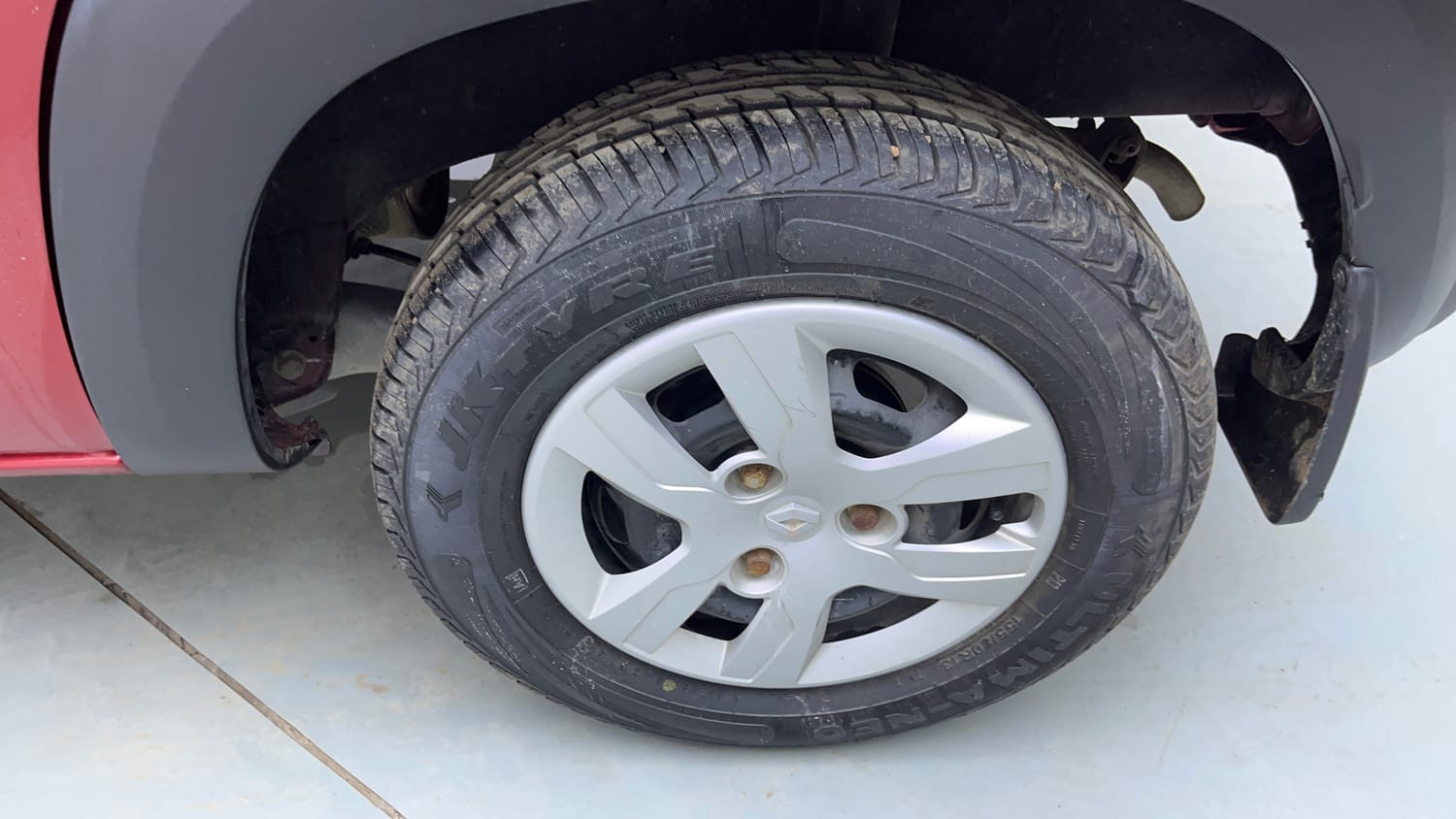 Used 2018 Renault Kwid RXT Petrol Manual tyres LEFT REAR TYRE RIM VIEW