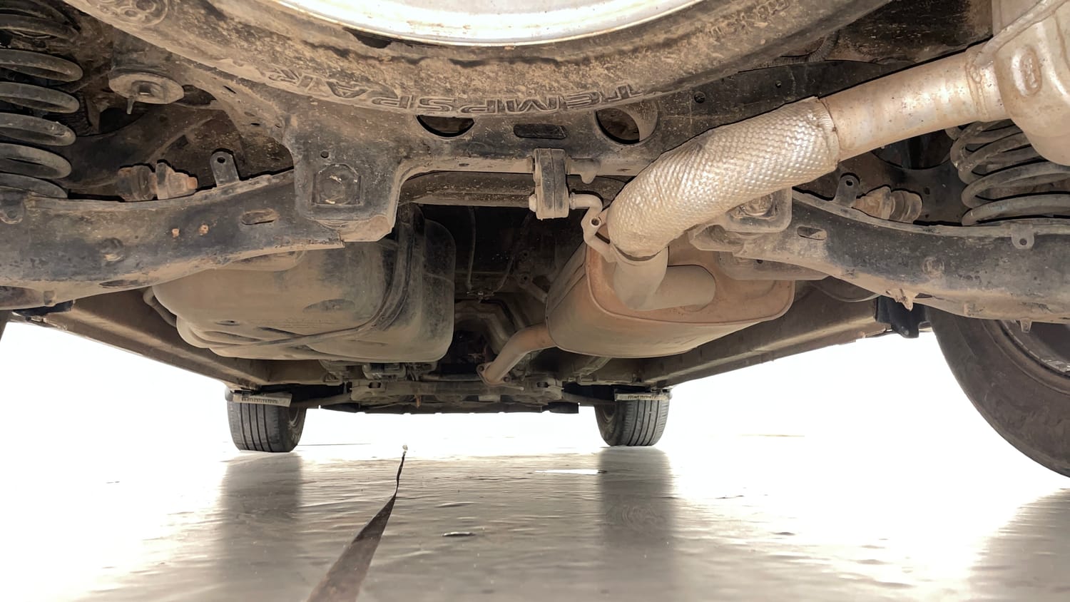 Used 2023 Mahindra XUV700 AX 5 Petrol AT 5 STR Petrol Automatic extra REAR UNDERBODY VIEW (TAKEN FROM REAR)