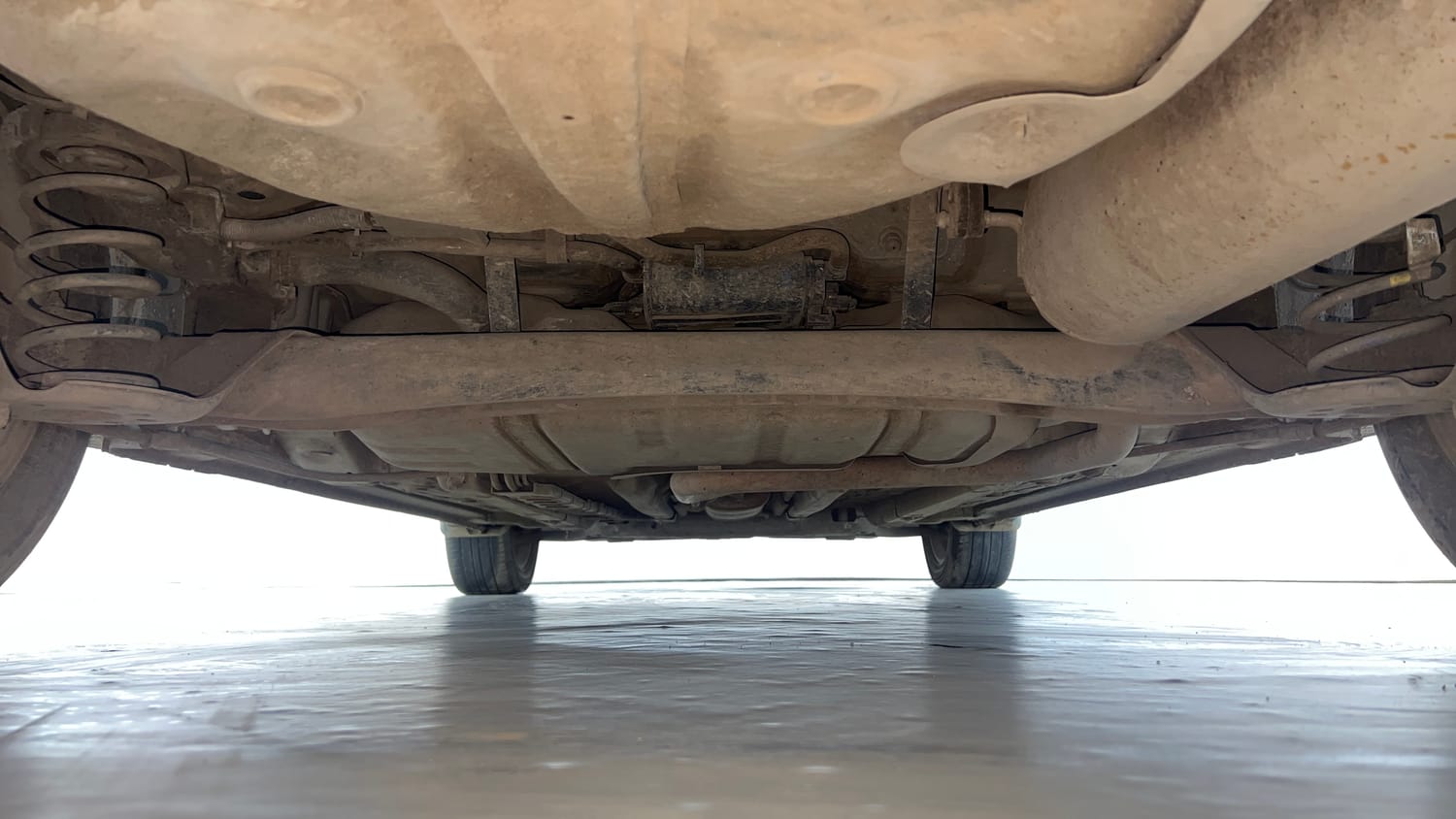 Used 2019 Hyundai Verna SX Plus 1.6 VTVT AT Petrol Automatic extra REAR UNDERBODY VIEW (TAKEN FROM REAR)