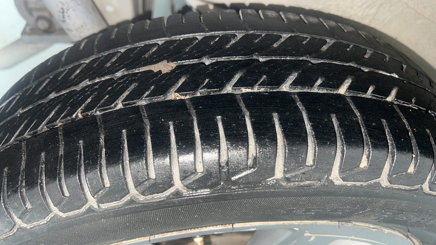 Used 2017 Maruti Suzuki Wagon R VXI+ AMT Petrol Automatic tyres RIGHT REAR TYRE TREAD VIEW
