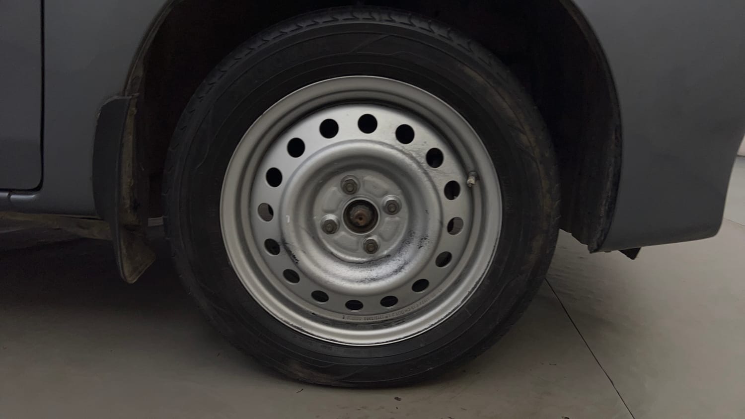 Used 2013 Toyota Etios G Petrol Manual tyres RIGHT FRONT TYRE RIM VIEW