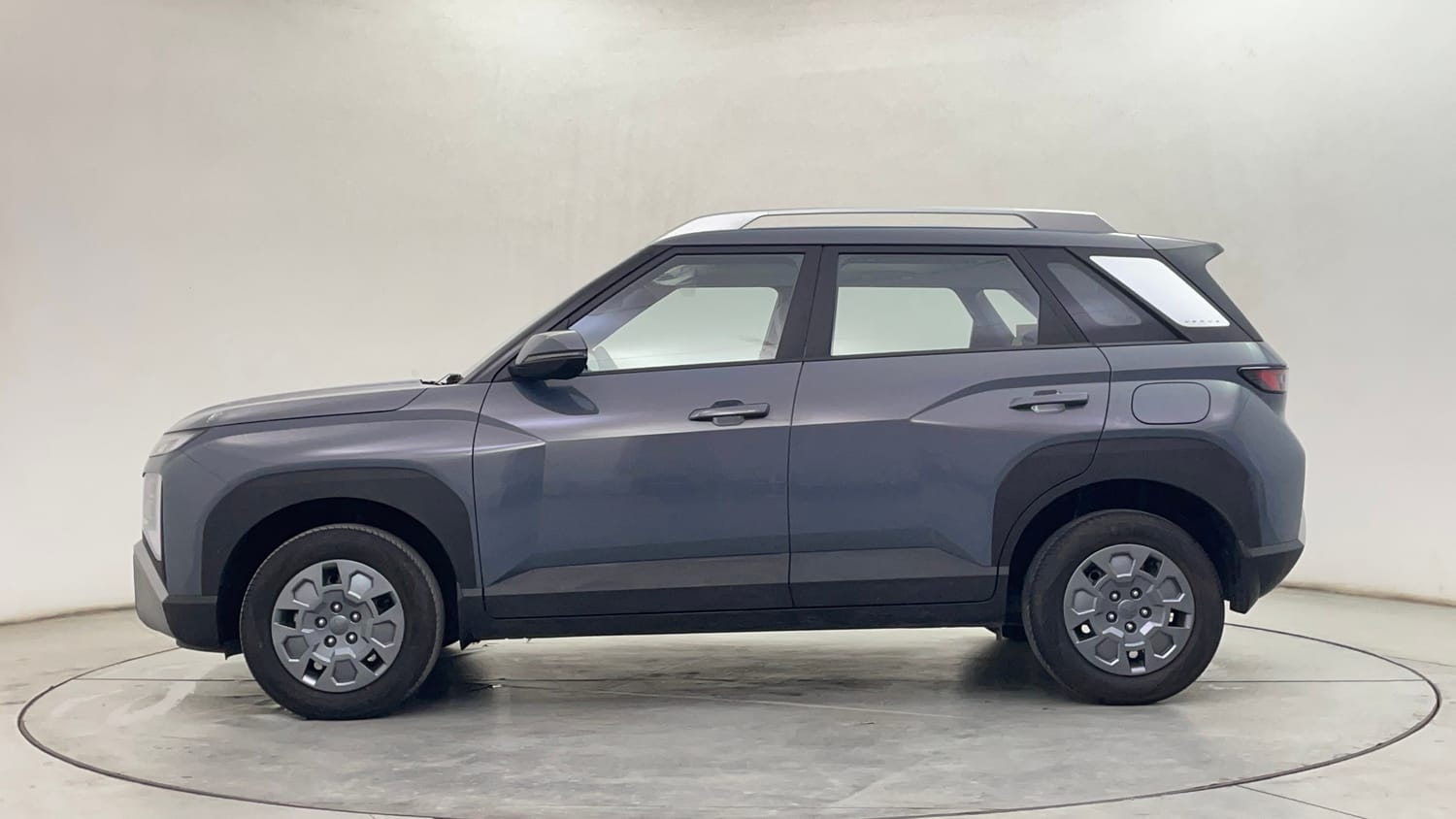 Used 2026 Hyundai Venue 1.2 Kappa Petrol MT HX 5+ Petrol Manual exterior LEFT SIDE VIEW
