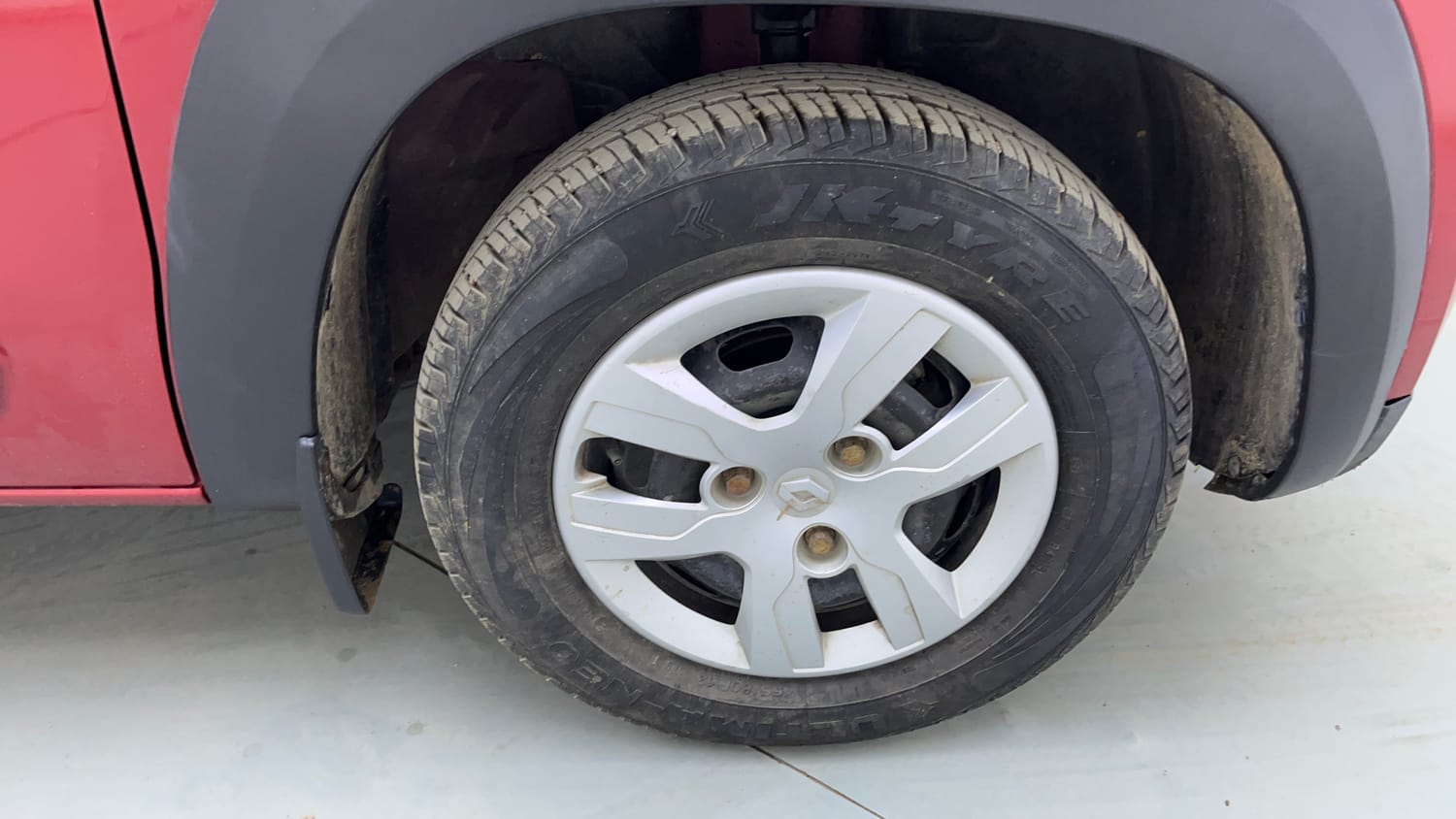 Used 2018 Renault Kwid RXT Petrol Manual tyres RIGHT FRONT TYRE RIM VIEW