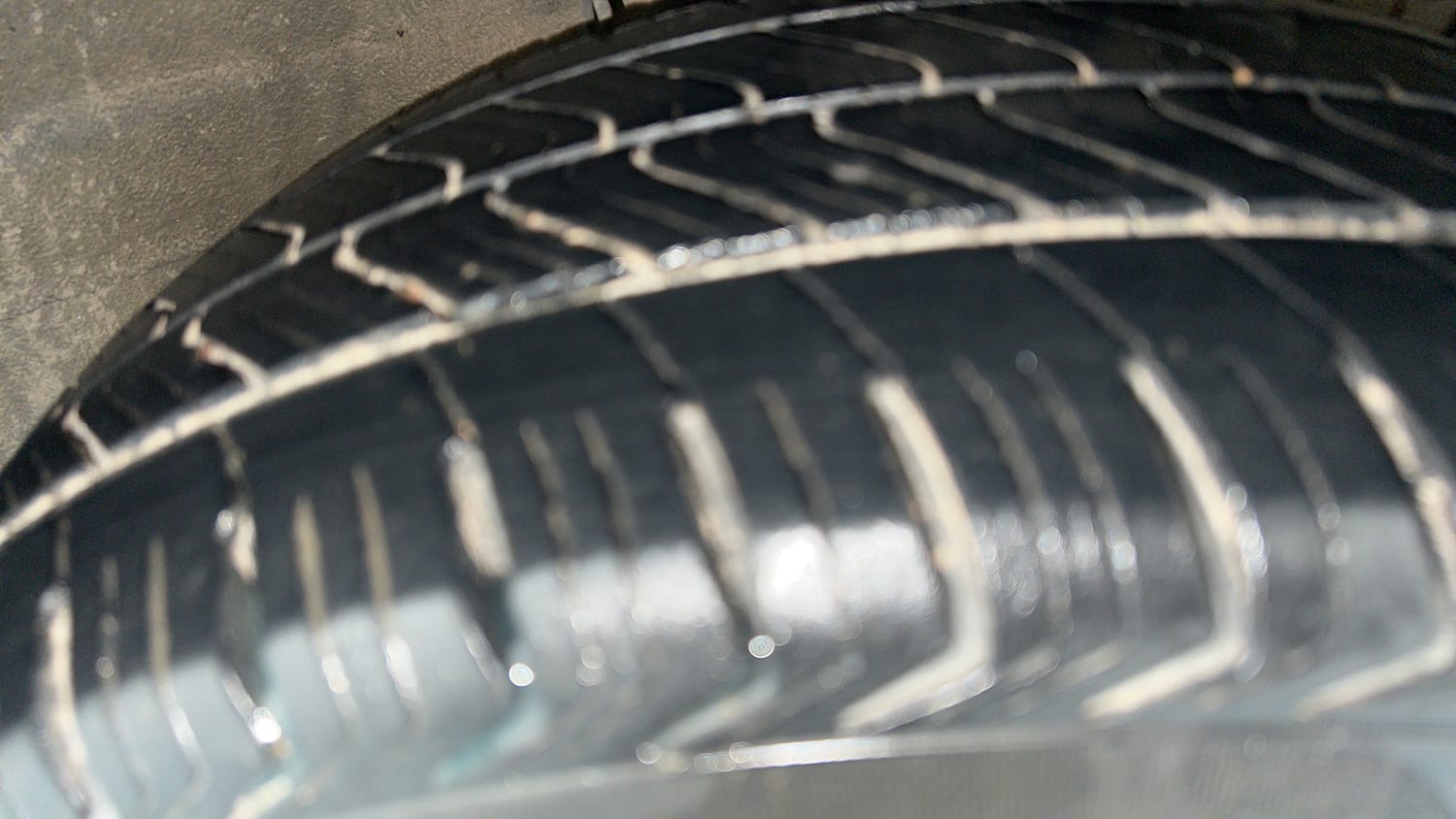 Used 2018 Hyundai Verna SX (O) 1.6 VTVT AT Petrol Automatic tyres RIGHT FRONT TYRE TREAD VIEW