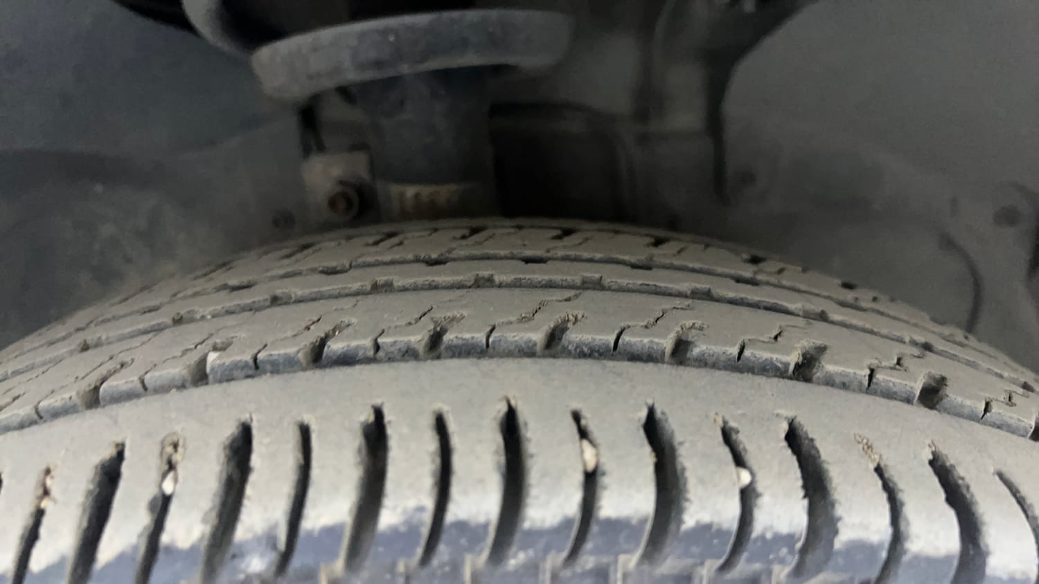 Used 2011 Ford Figo Duratec Petrol Titanium 1.2 Petrol Manual tyres RIGHT FRONT TYRE TREAD VIEW