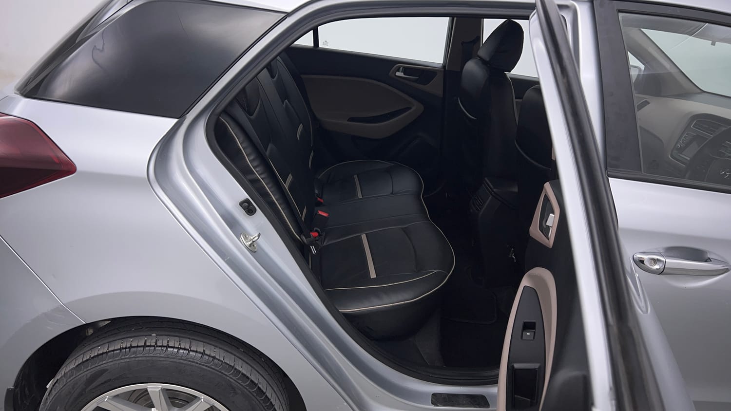 Used 2020 Hyundai Elite i20 Sportz Plus 1.2 Petrol Manual interior RIGHT SIDE REAR DOOR CABIN VIEW