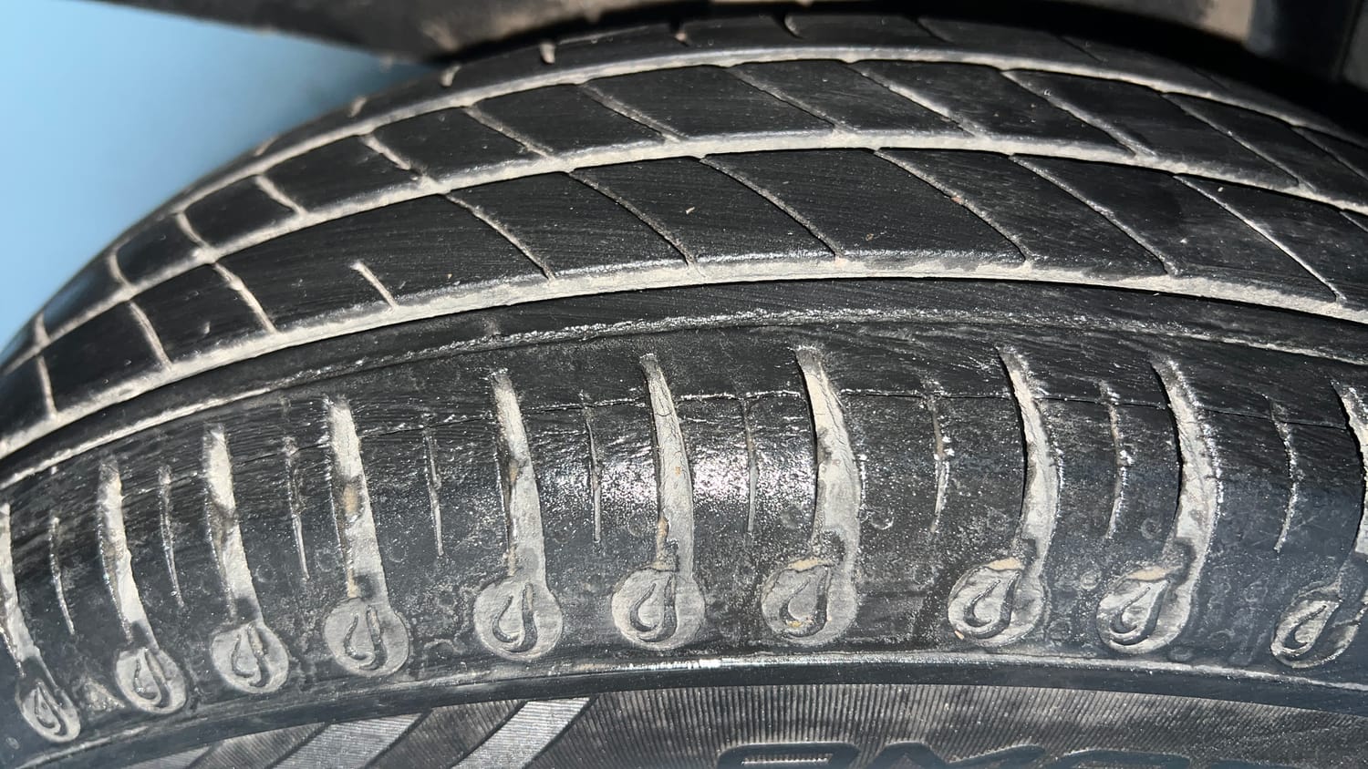 Used 2021 Renault Kwid RXT 1.0 (O) Petrol Manual tyres RIGHT REAR TYRE TREAD VIEW