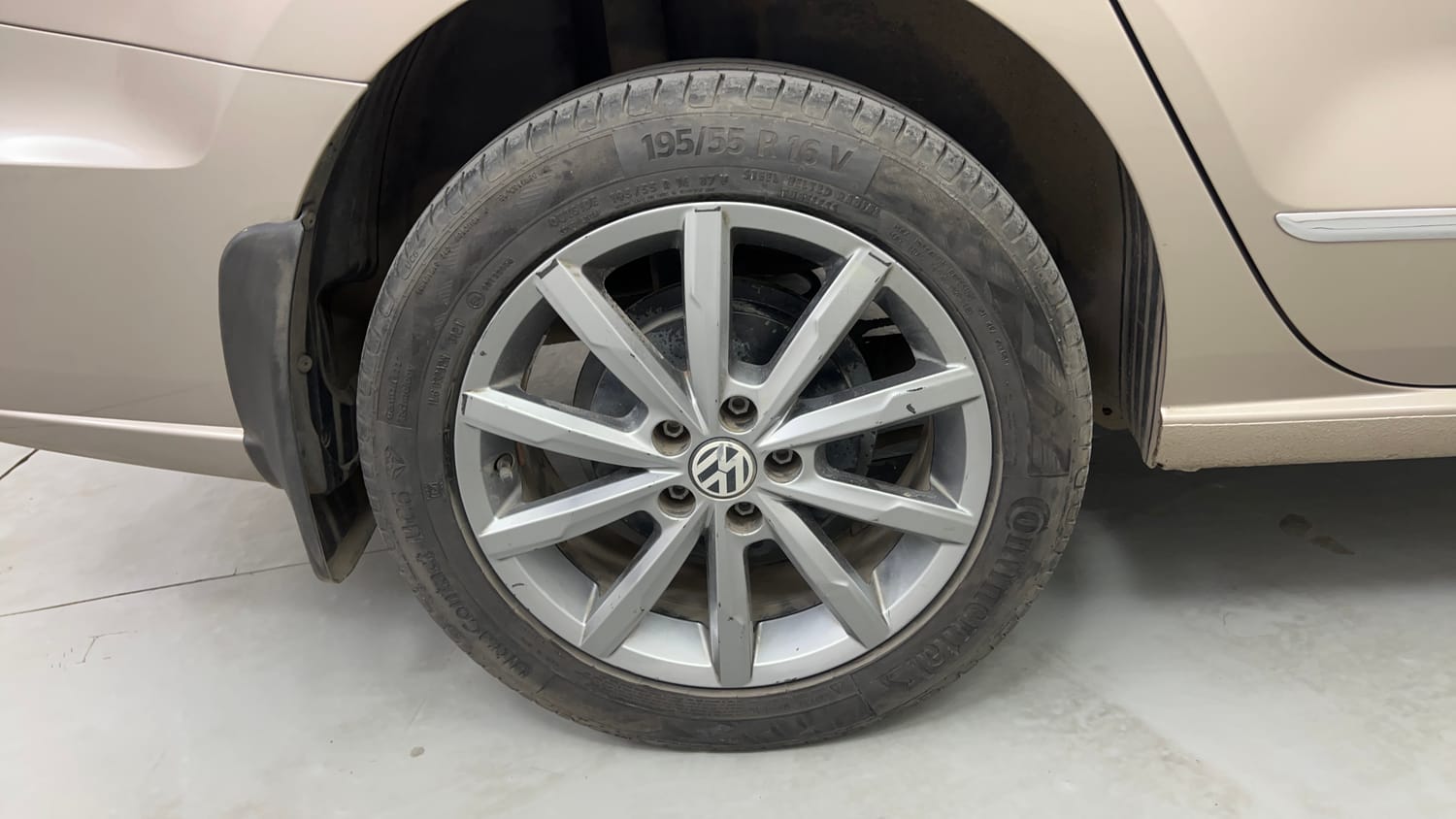 Used 2019 Volkswagen Vento Highline Plus 1.5 AT (D) 16 Alloy Diesel Automatic tyres RIGHT REAR TYRE RIM VIEW
